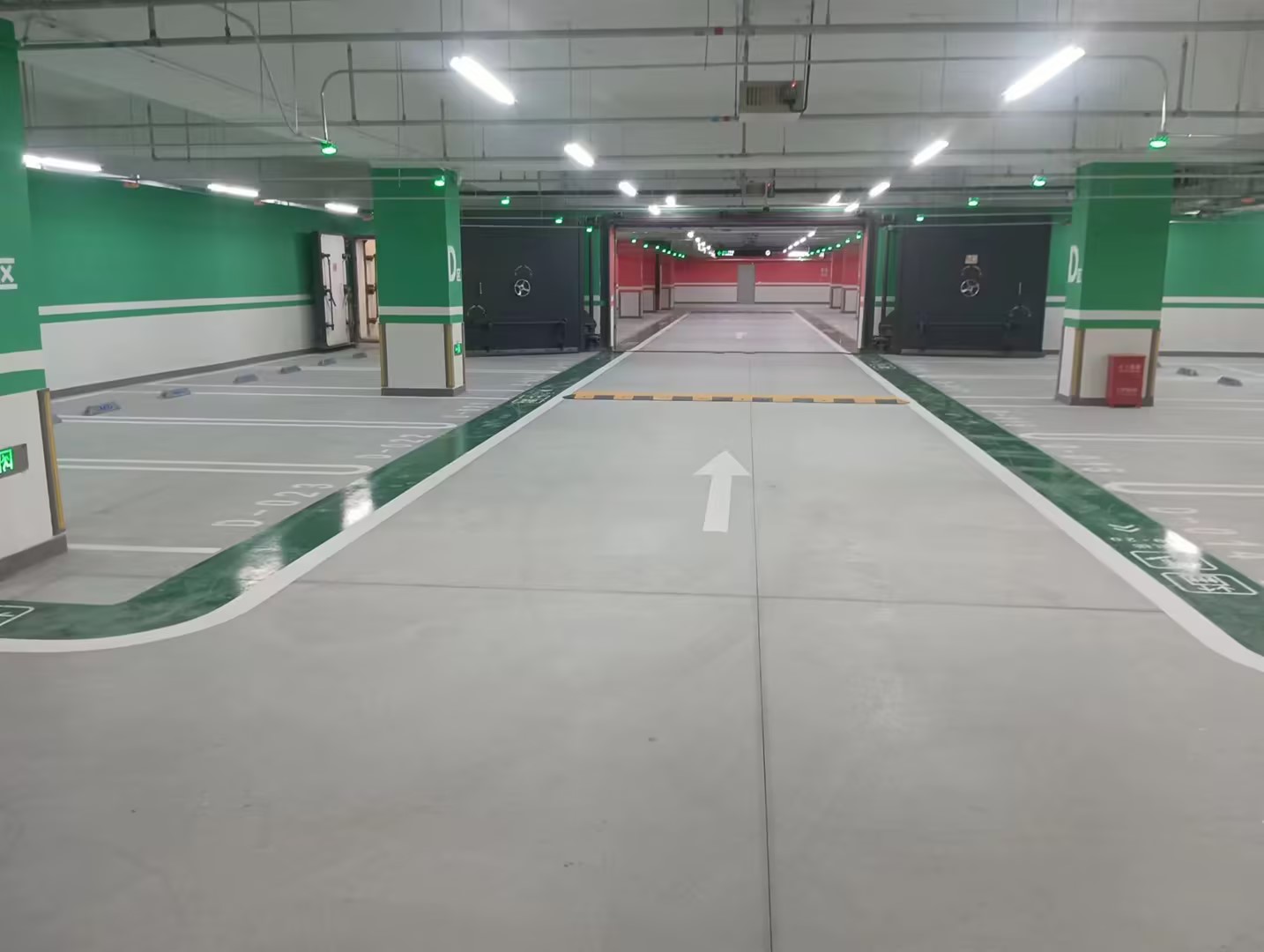 北京城市副中心政府办公楼停车场 北京城市副中心政府办公楼停车场